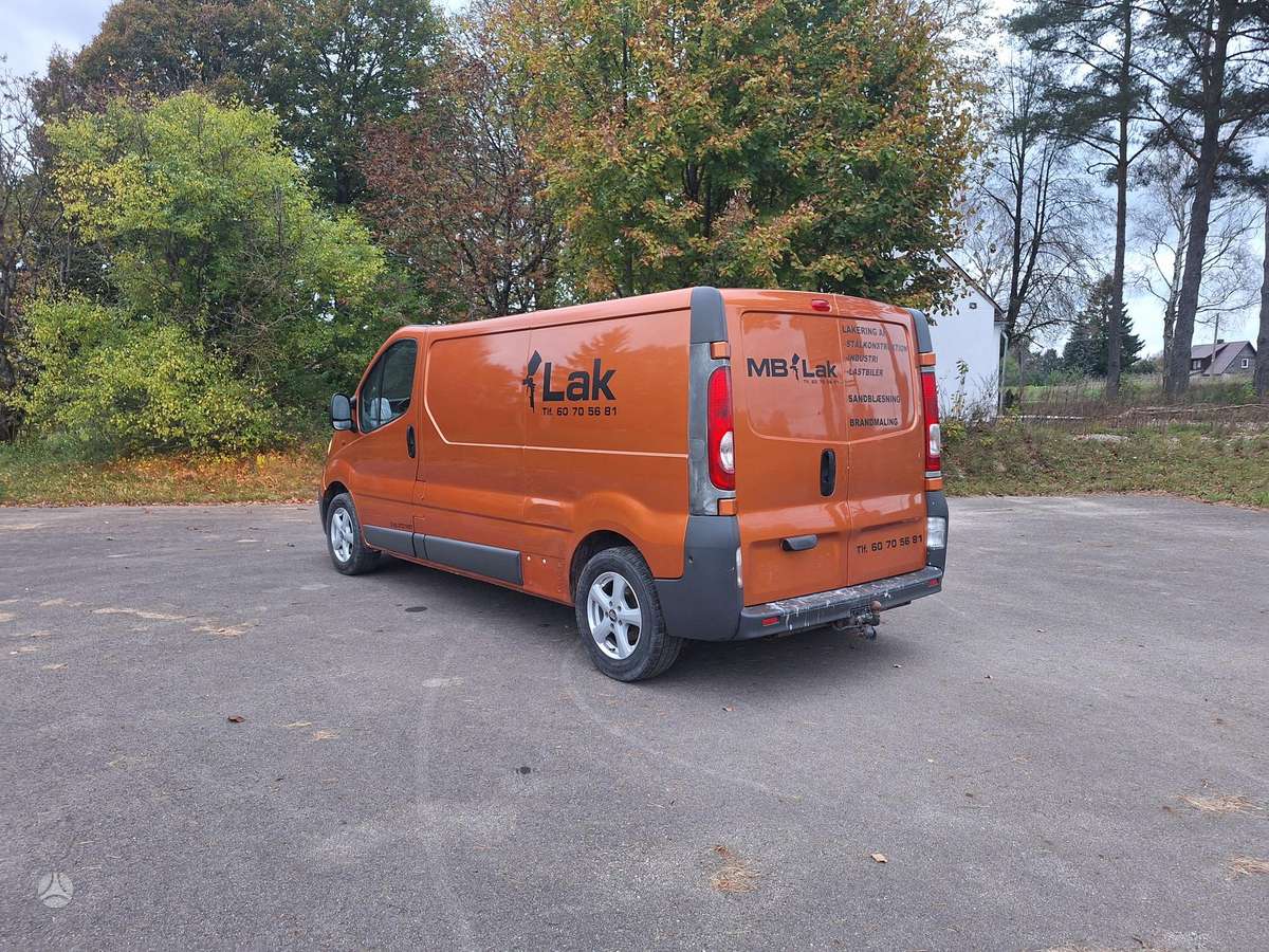 Opel Vivaro 2012 — салон