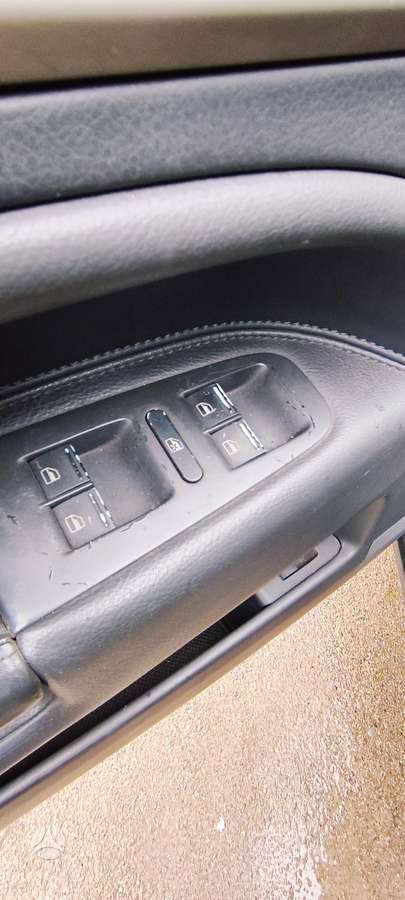 Volkswagen Touareg 2005 — photo 27