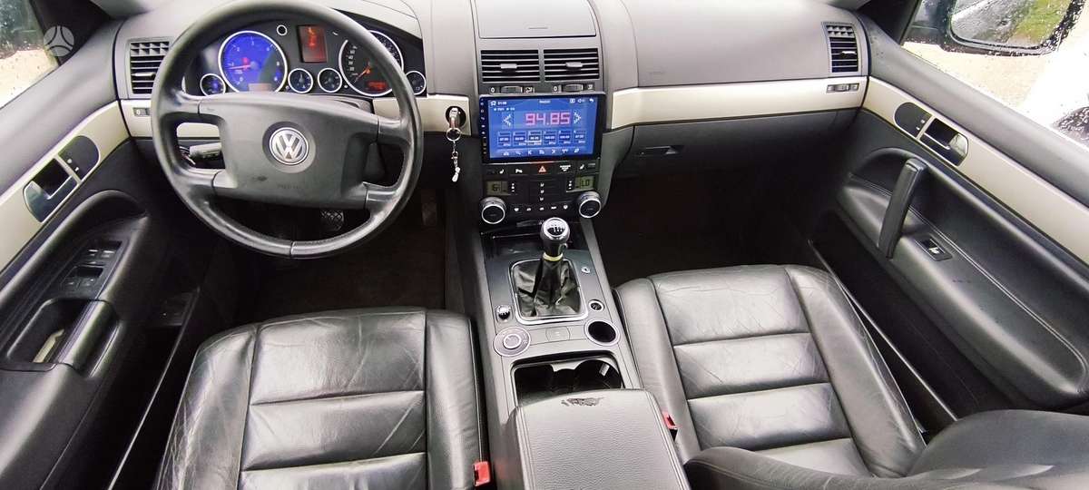 Volkswagen Touareg 2005 — interior