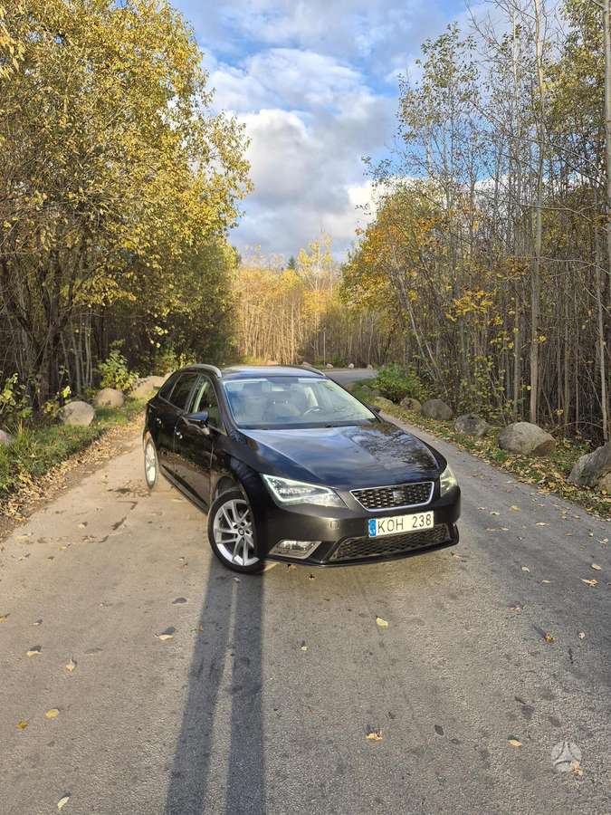 Seat Leon 2015 — вигляд ззаду