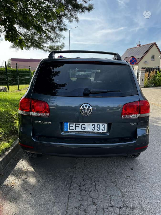Volkswagen Touareg 2005 — вигляд ззаду