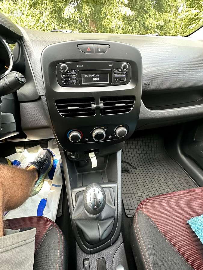 Renault Clio 2015 — photo 22
