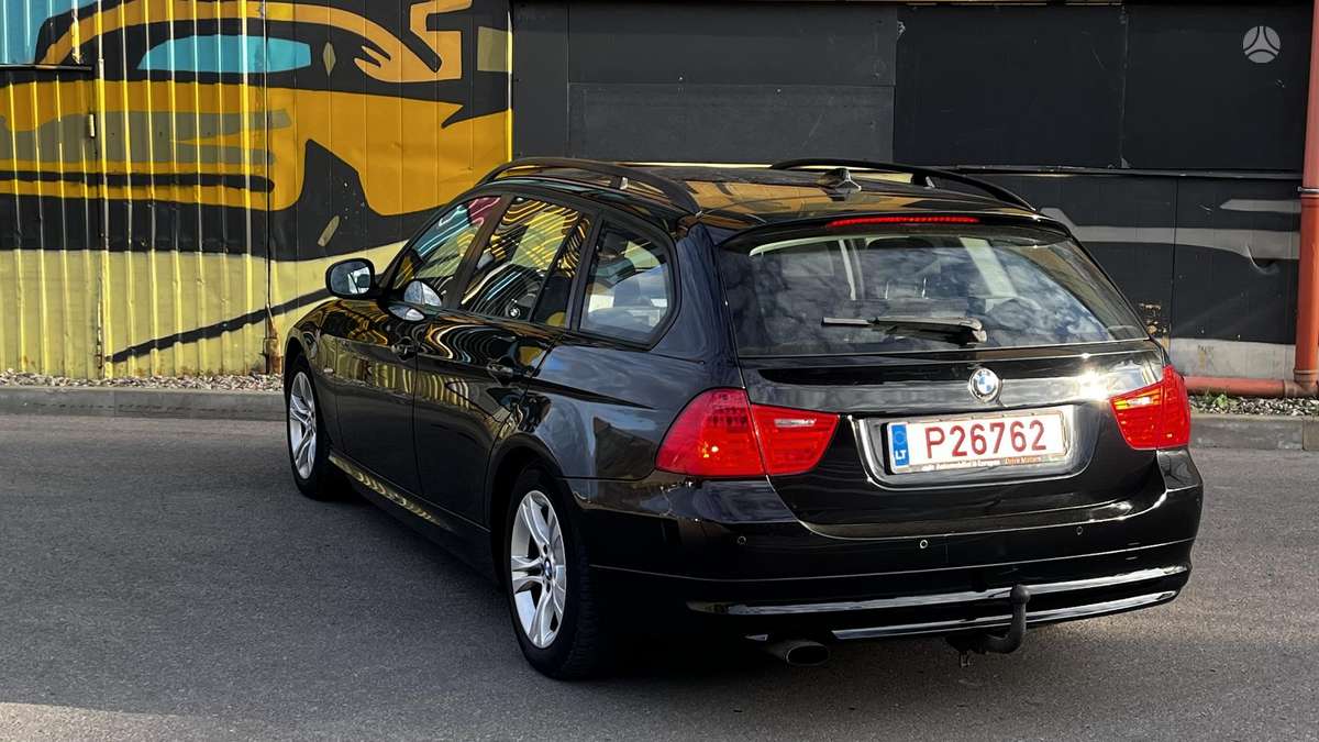 BMW 318 2010 — photo 5