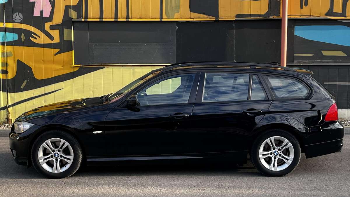 BMW 318 2010 — photo 6