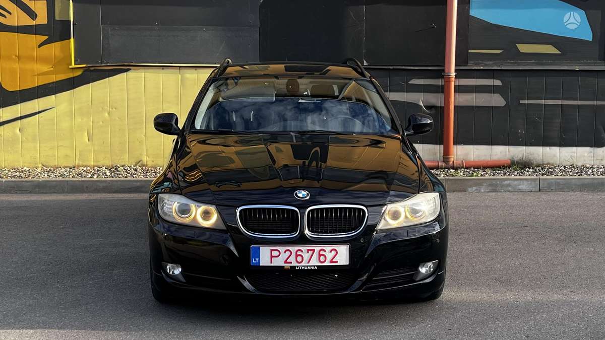 BMW 318 2010 — photo 8