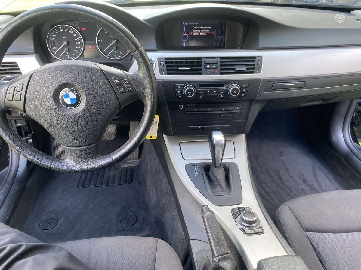 BMW 318 2010 — photo 9