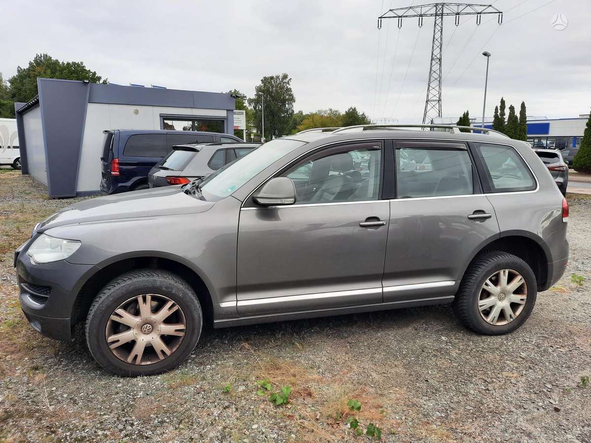 Volkswagen Touareg 2008 — вигляд ззаду