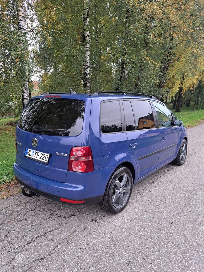 Volkswagen Touran 2008 — вигляд ззаду