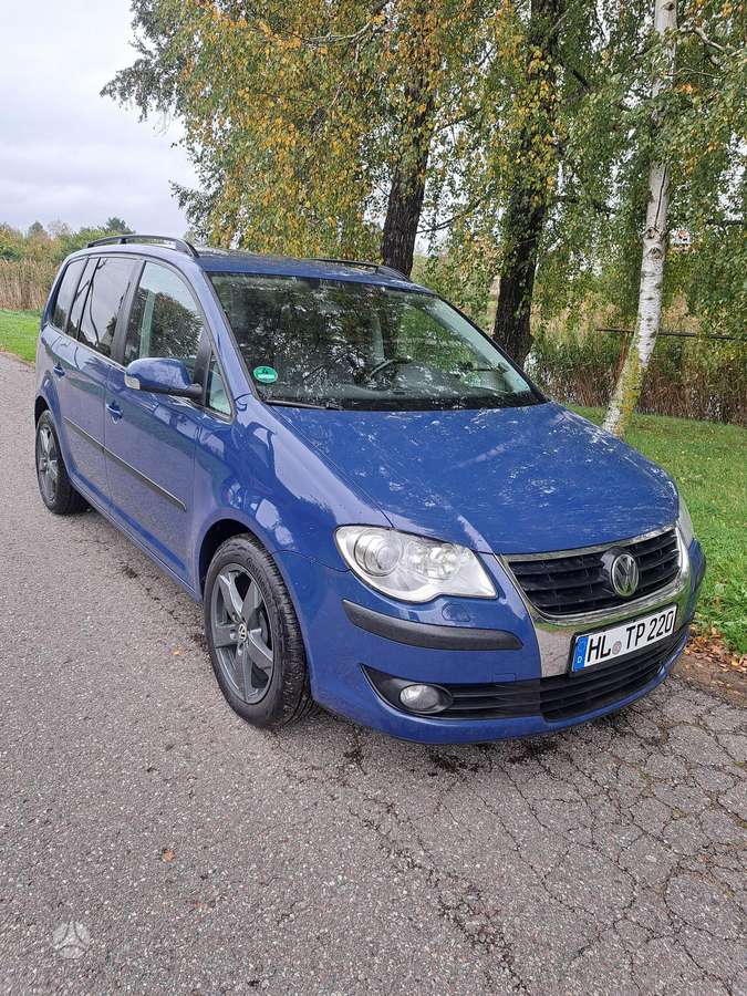 Volkswagen Touran 2008 — салон