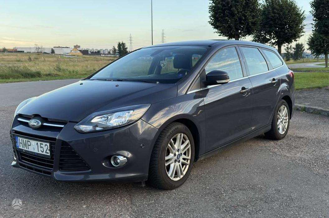 Ford Focus 2014 — вигляд ззаду