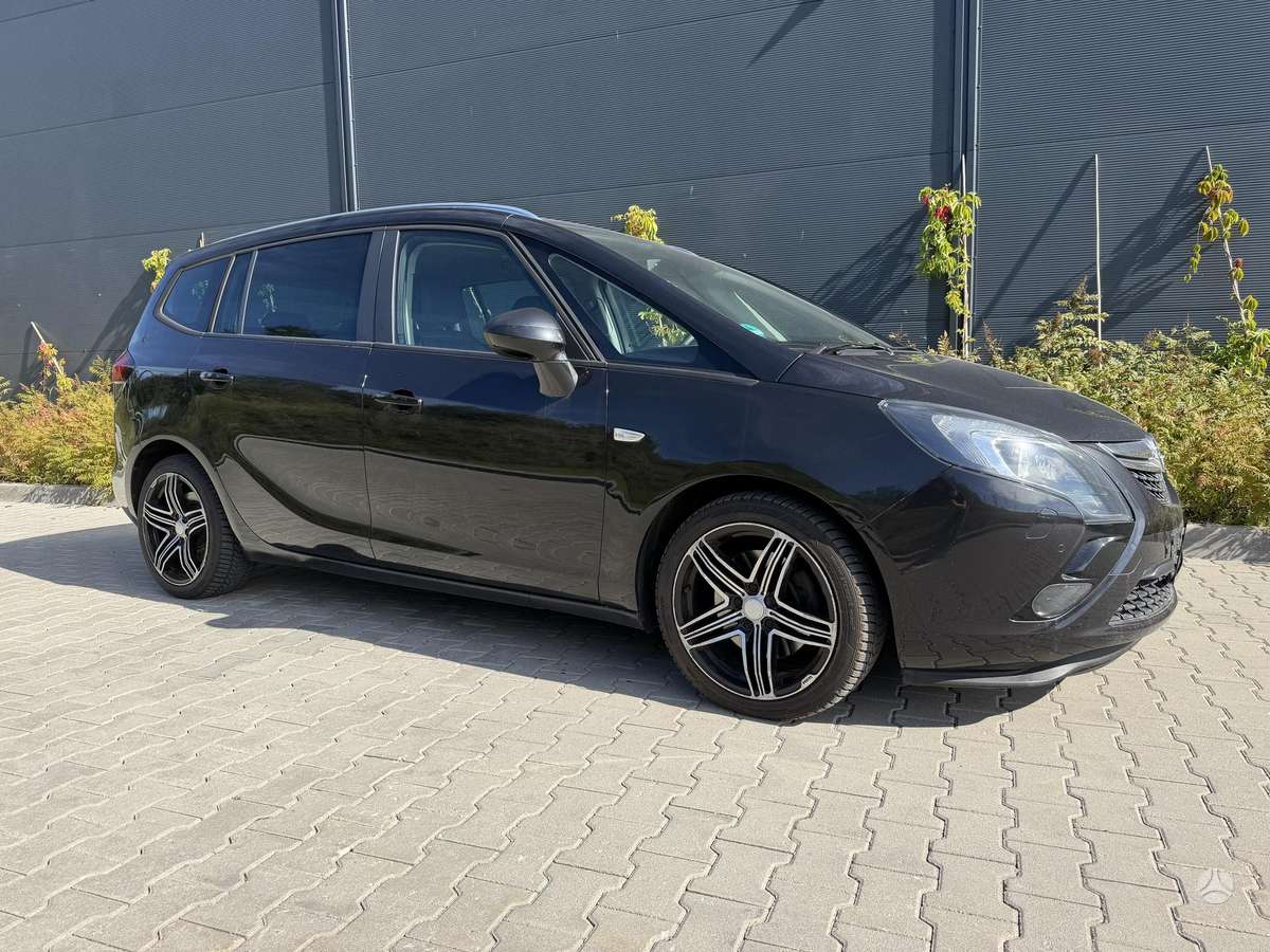 Opel Zafira 2015 — photo 10