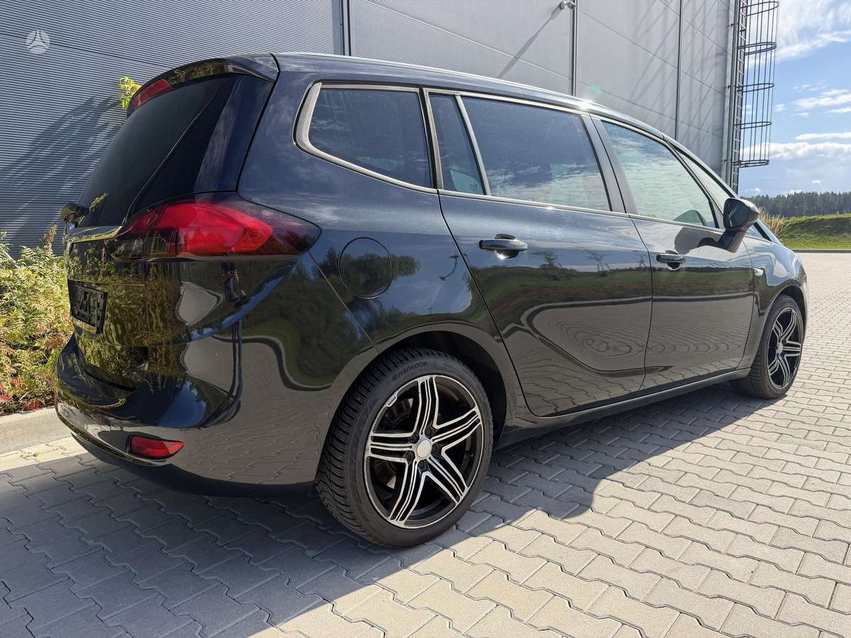 Opel Zafira 2015 — photo 12