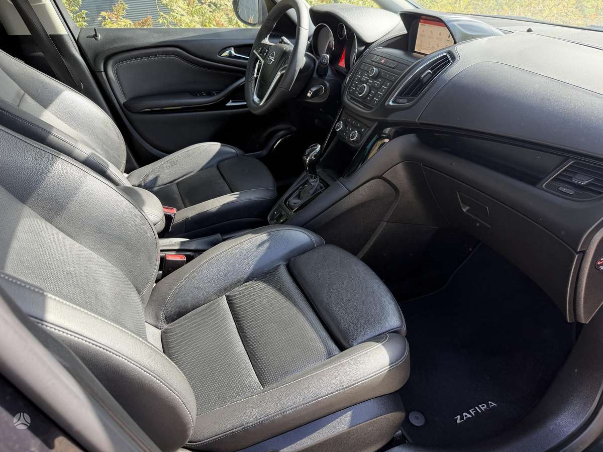 Opel Zafira 2015 — photo 13