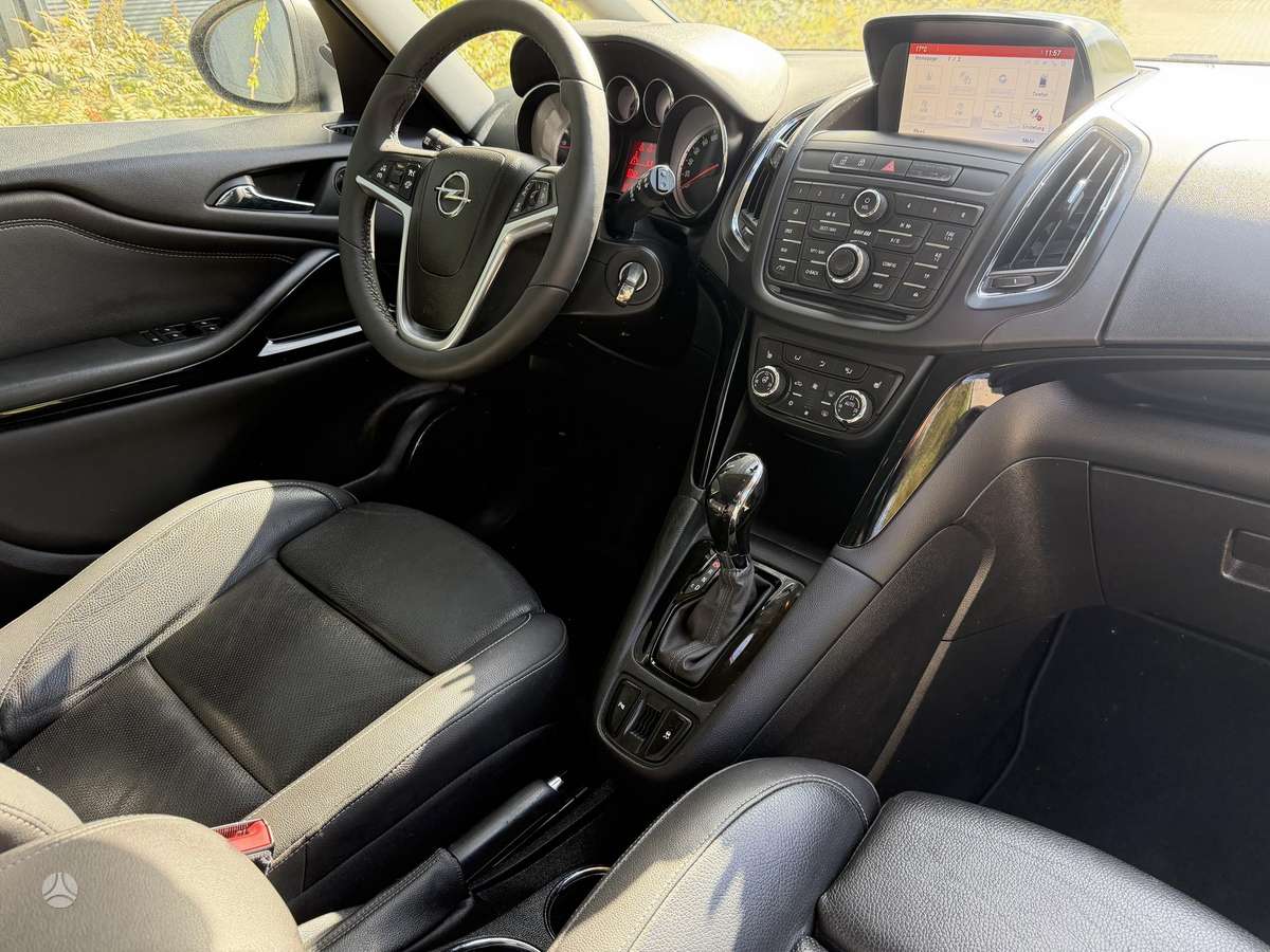 Opel Zafira 2015 — photo 14