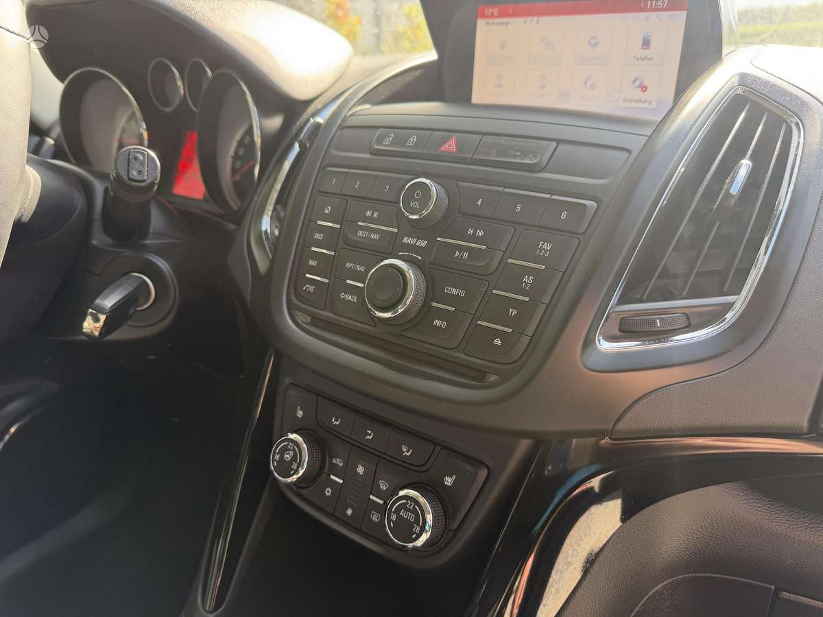 Opel Zafira 2015 — photo 15