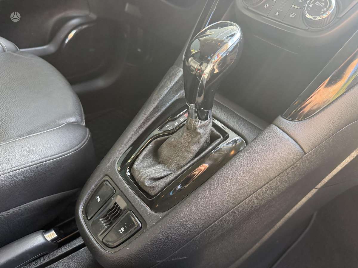 Opel Zafira 2015 — photo 16