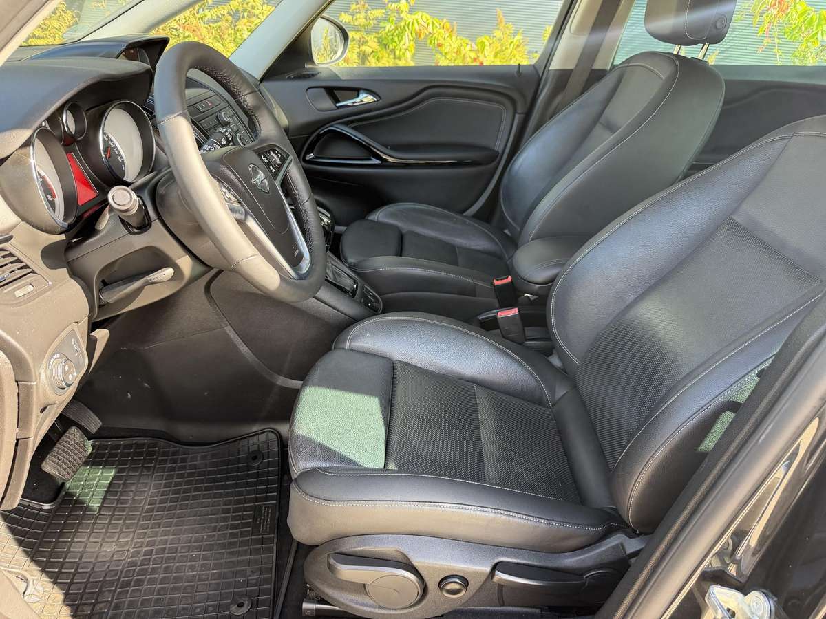 Opel Zafira 2015 — photo 18