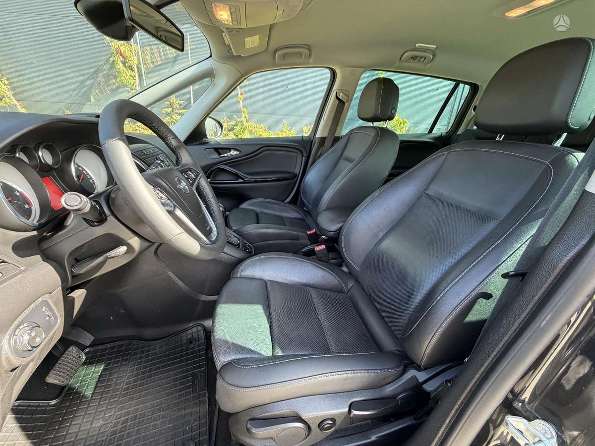 Opel Zafira 2015 — photo 19