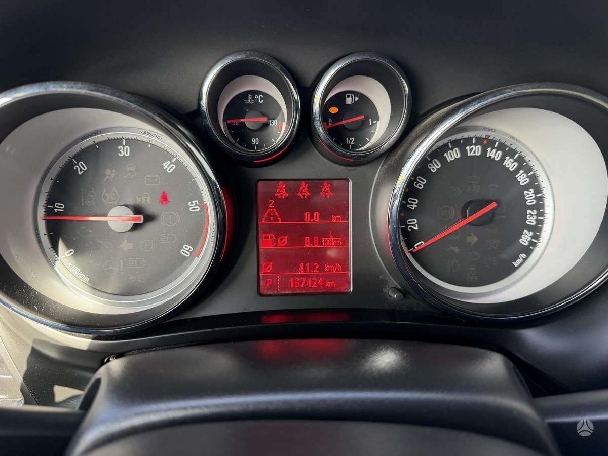 Opel Zafira 2015 — photo 24