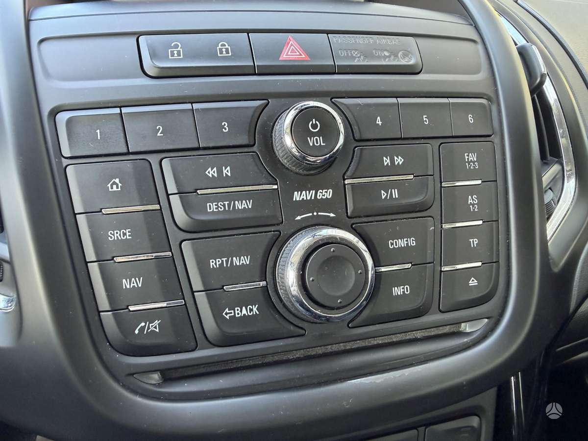 Opel Zafira 2015 — photo 28