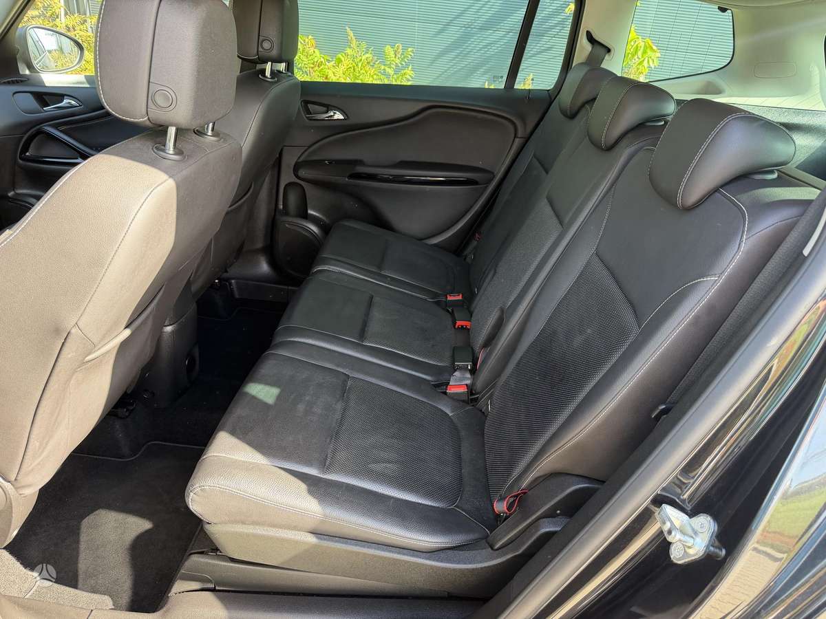 Opel Zafira 2015 — photo 29