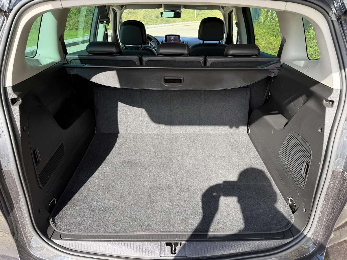 Opel Zafira 2015 — photo 30