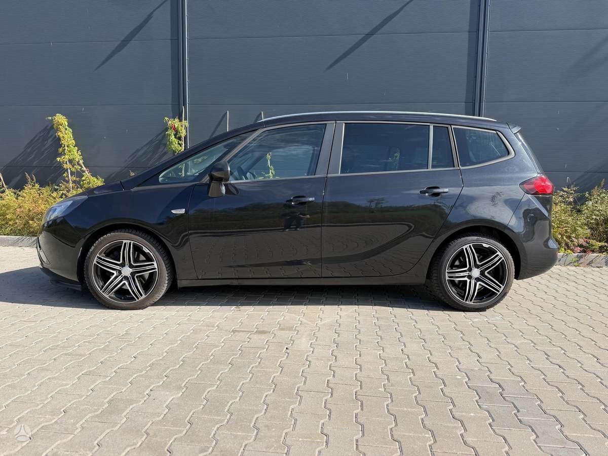 Opel Zafira 2015 — photo 6
