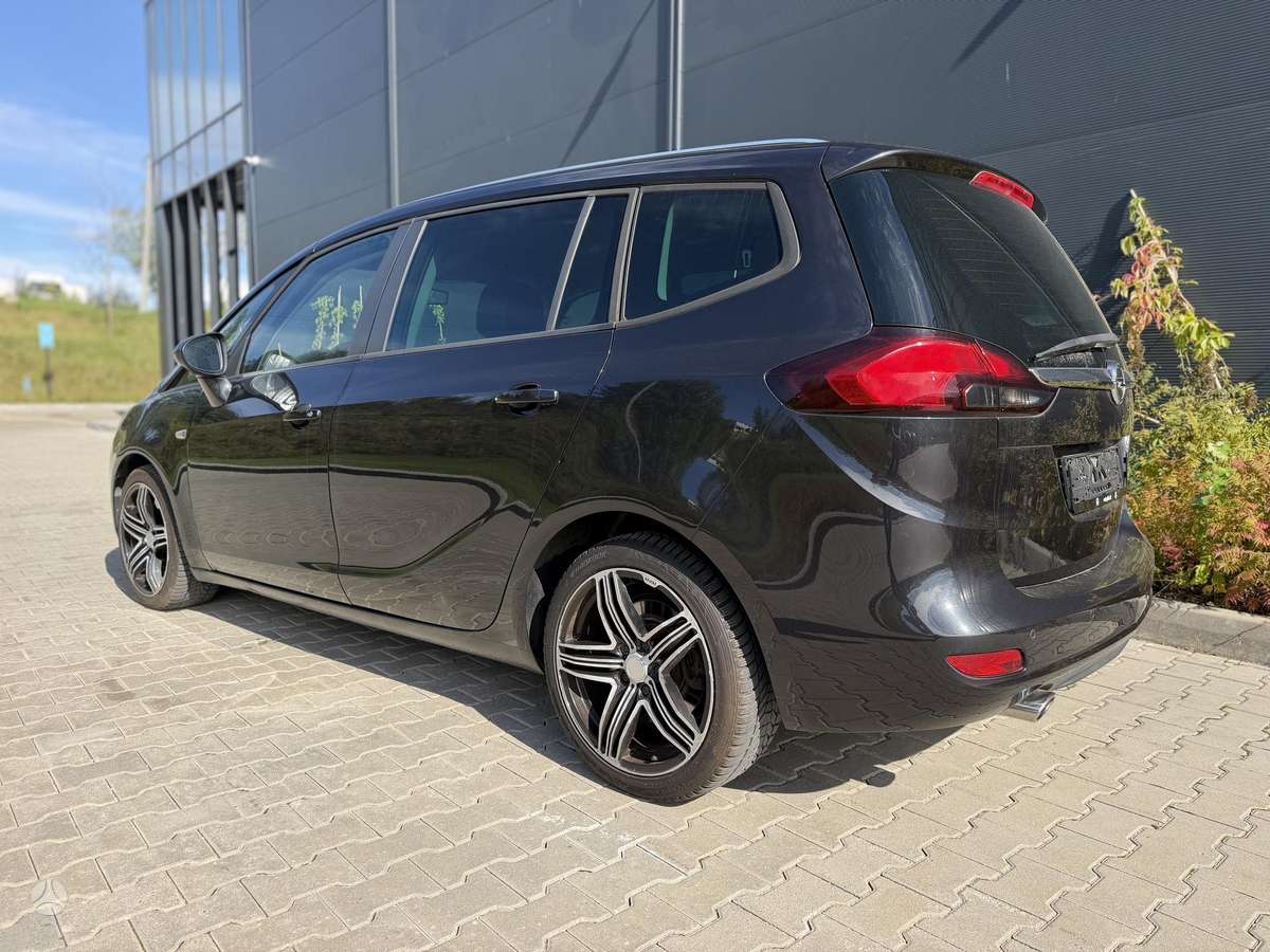 Opel Zafira 2015 — photo 7