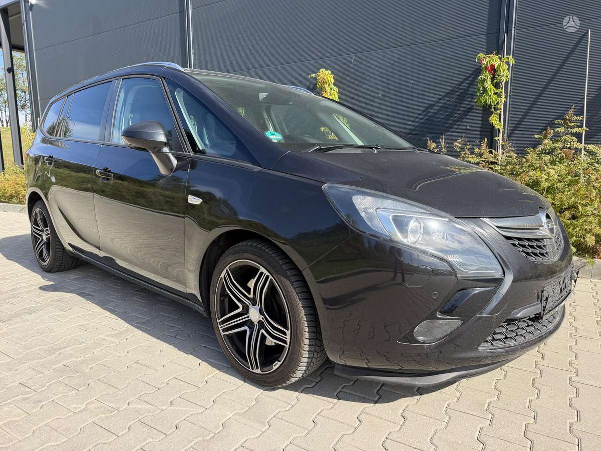 Opel Zafira 2015 — photo 9