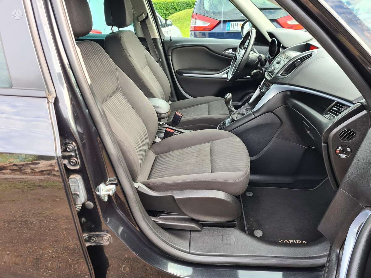 Opel Zafira 2012 — photo 10