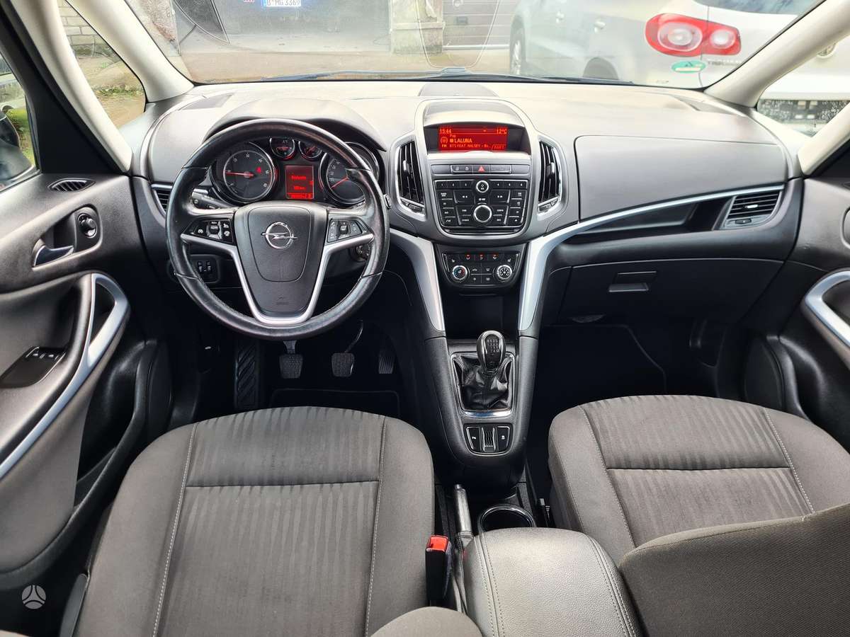 Opel Zafira 2012 — photo 11