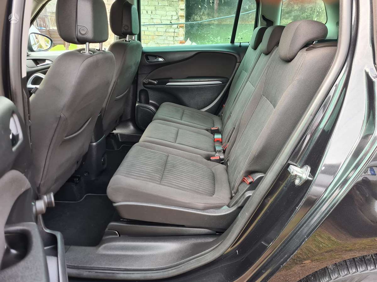 Opel Zafira 2012 — photo 12