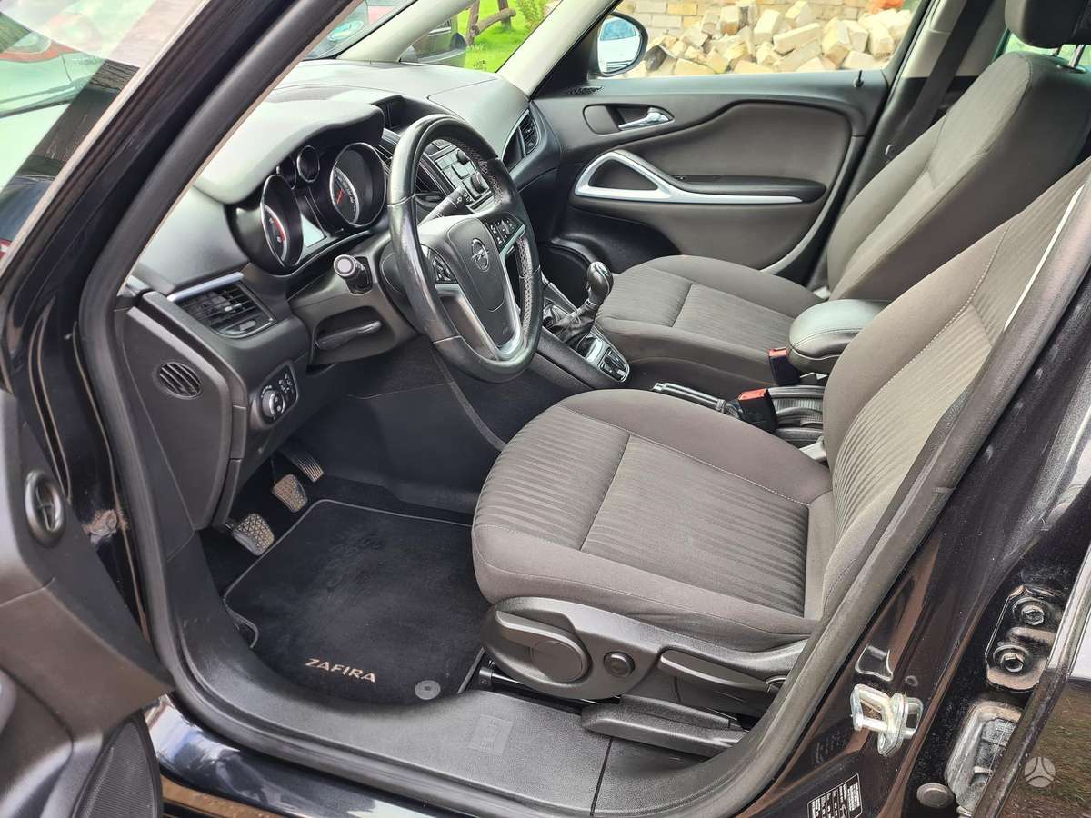 Opel Zafira 2012 — photo 14