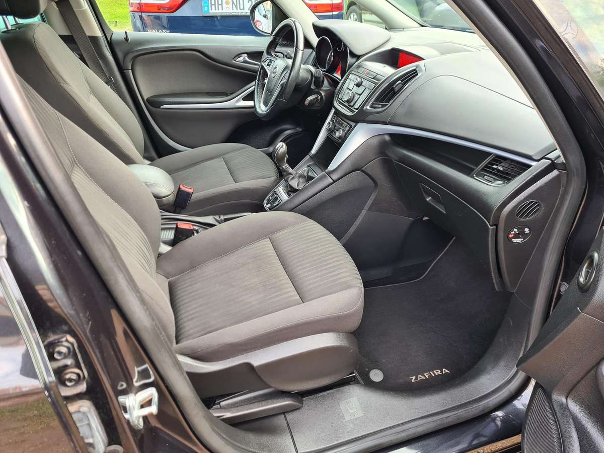 Opel Zafira 2012 — photo 15