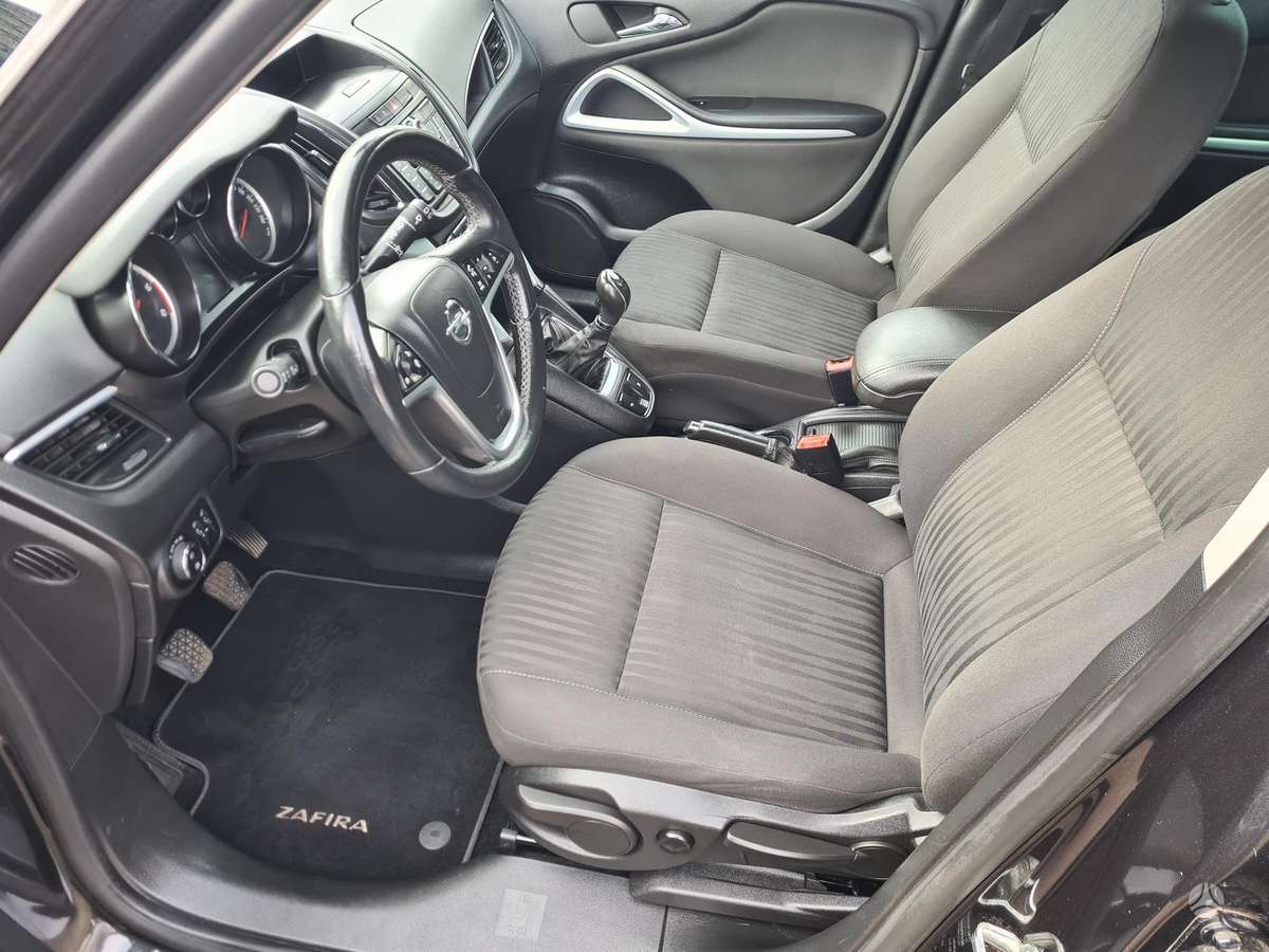Opel Zafira 2012 — photo 16