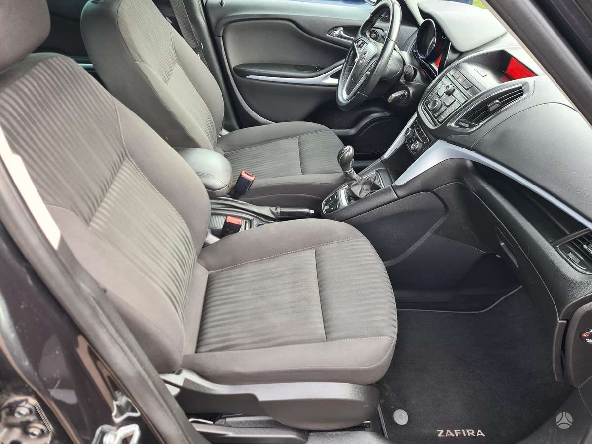 Opel Zafira 2012 — photo 17
