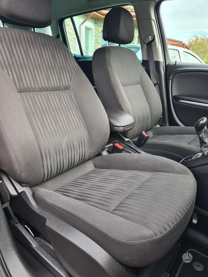 Opel Zafira 2012 — photo 19