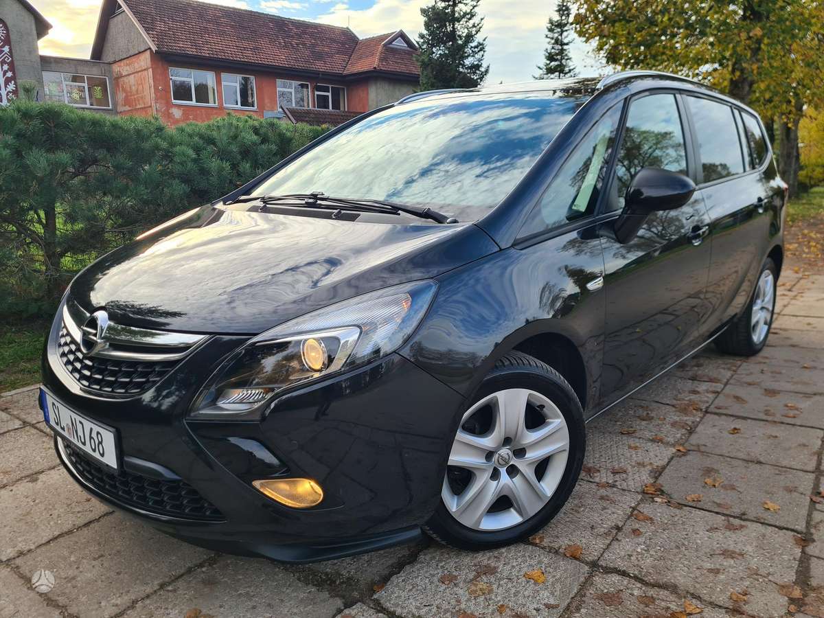 Opel Zafira 2012 — rear view