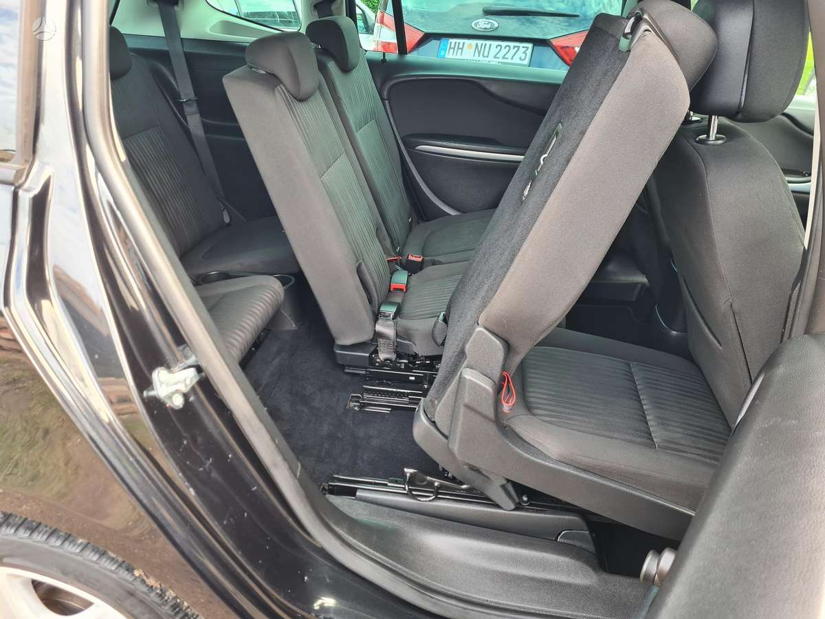 Opel Zafira 2012 — photo 22