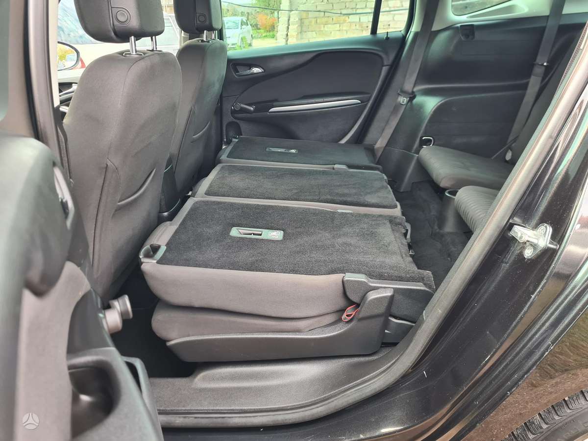 Opel Zafira 2012 — photo 24