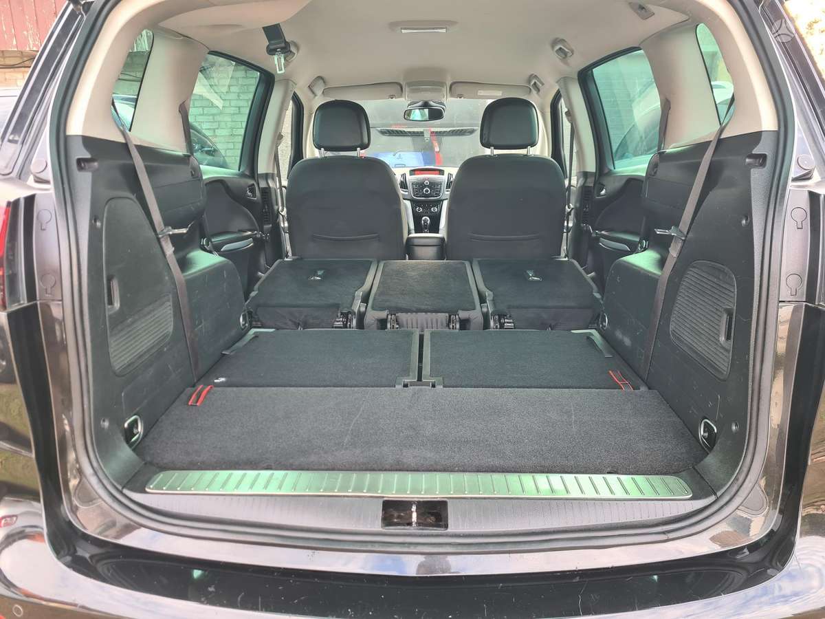 Opel Zafira 2012 — photo 32