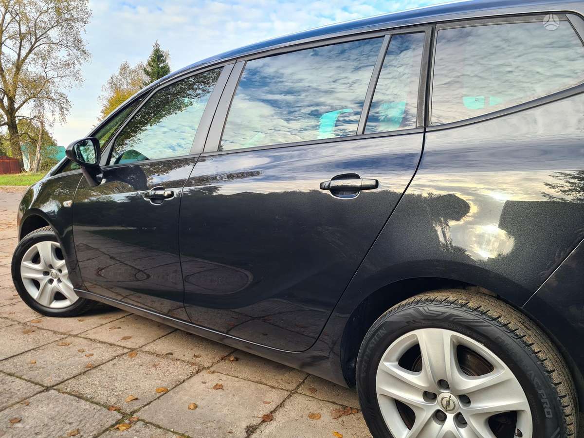 Opel Zafira 2012 — photo 39