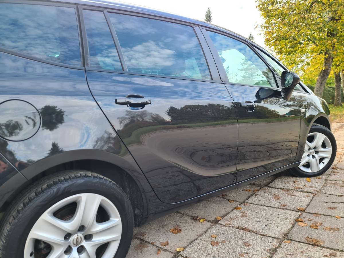 Opel Zafira 2012 — photo 40
