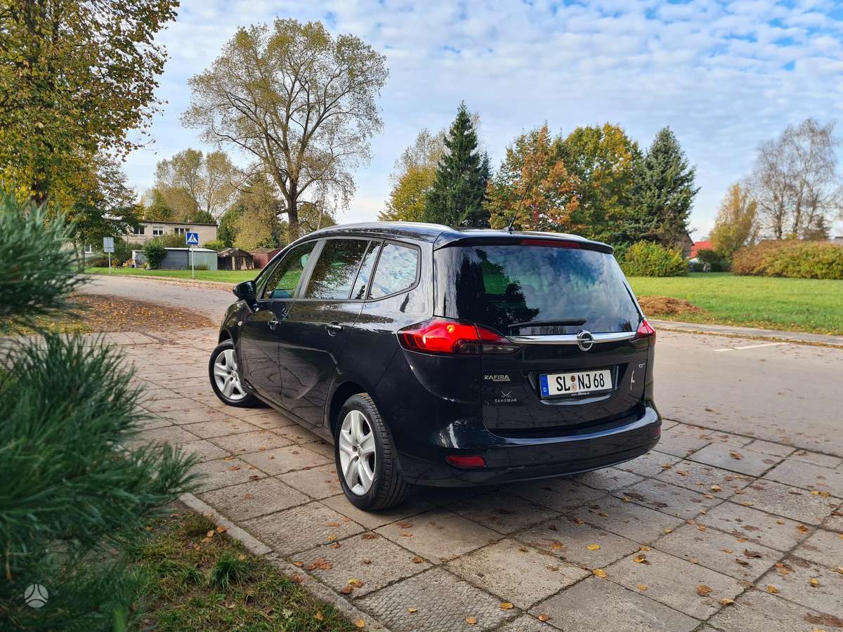 Opel Zafira 2012 — photo 49