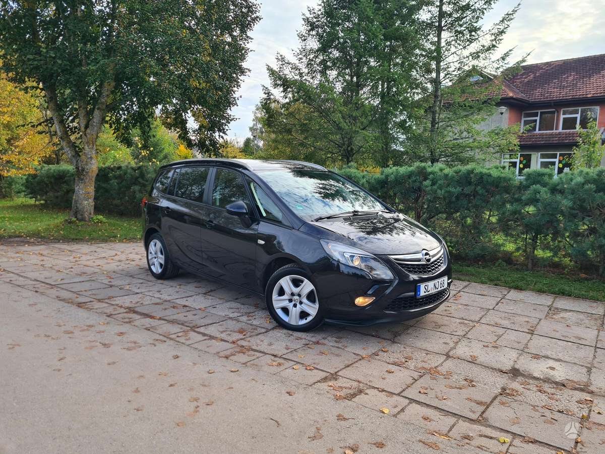 Opel Zafira 2012 — photo 50