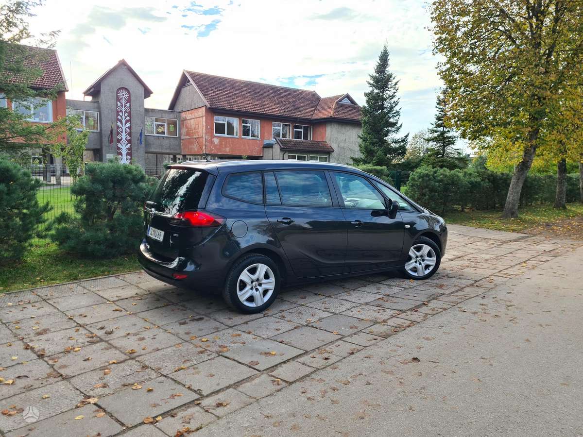 Opel Zafira 2012 — photo 51