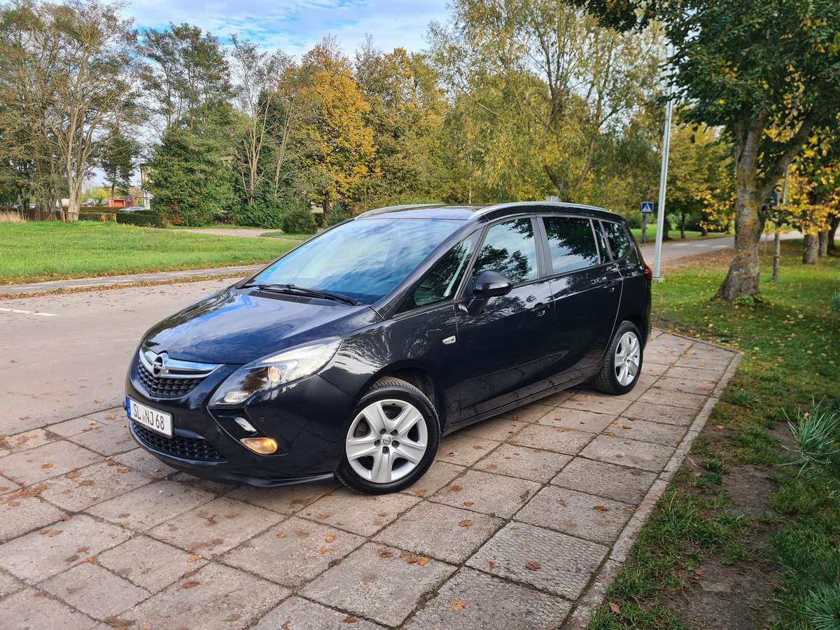 Opel Zafira 2012 — photo 52