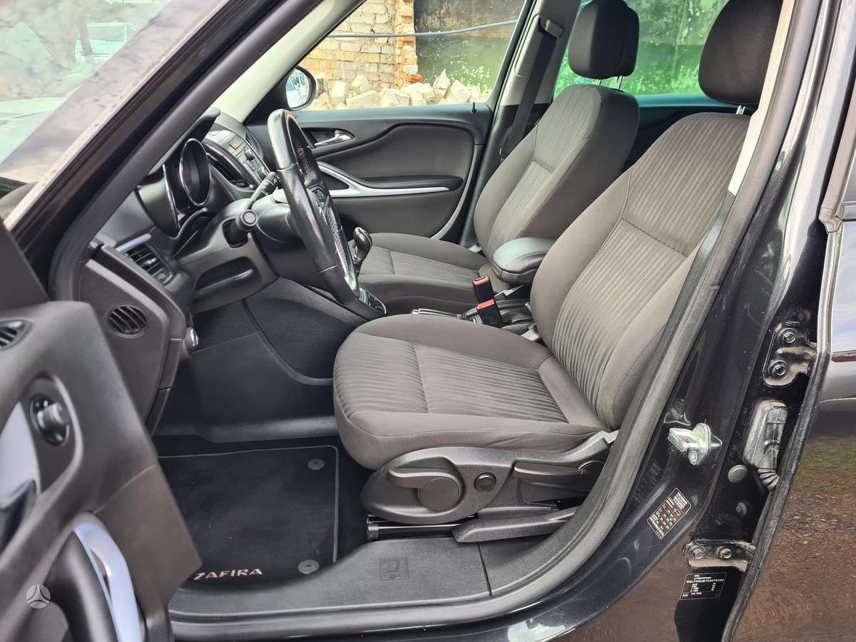 Opel Zafira 2012 — photo 9