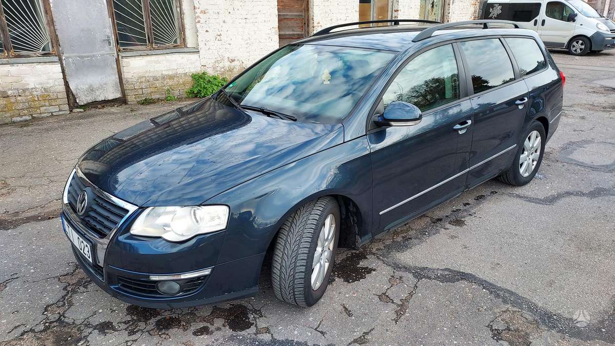 Volkswagen Passat 2006 — rear view