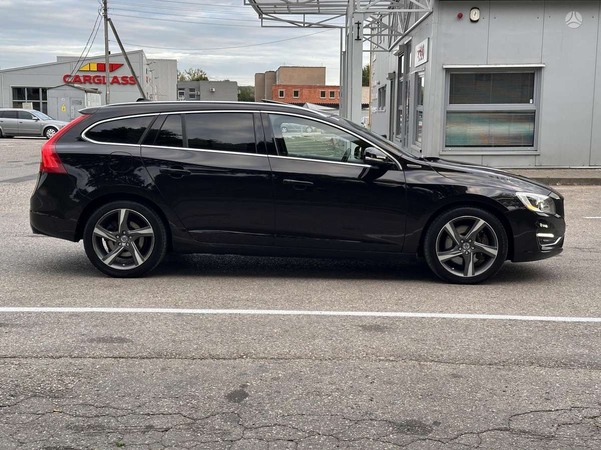 Volvo V60 2014 — photo 11